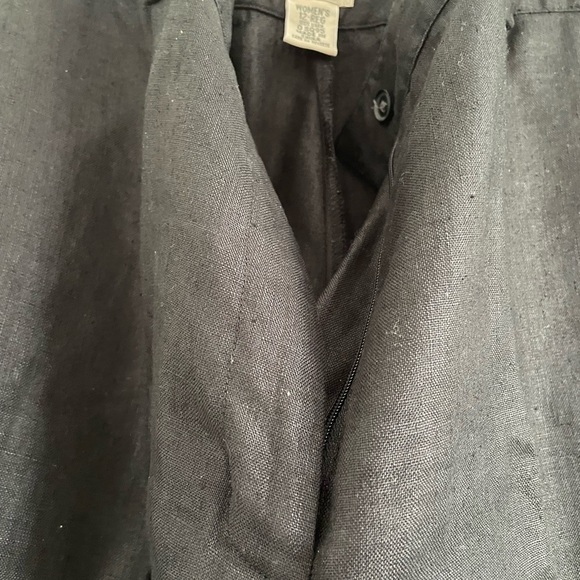 Blk wide/legged cropped style pant; zipper/pockets; cool/comfortable; soft - Picture 2 of 2